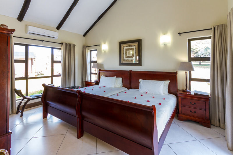 Zulu Nyala Game Lodge Хлухлуве Экстерьер фото