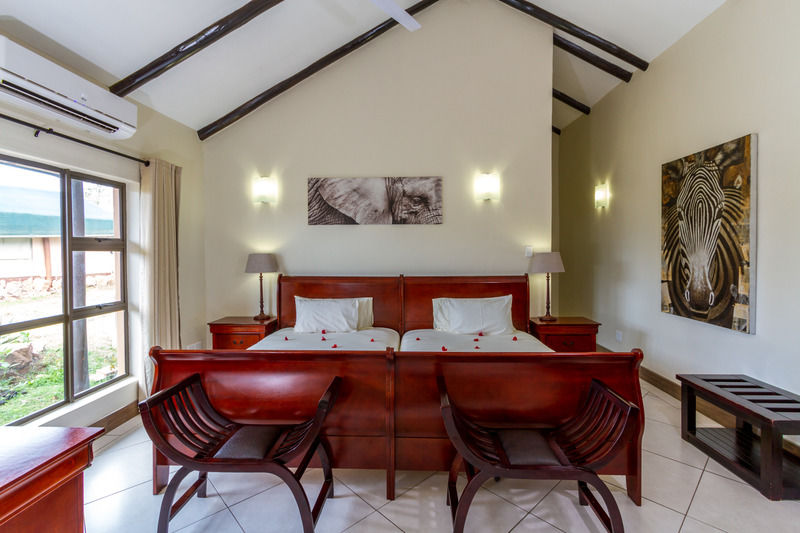 Zulu Nyala Game Lodge Хлухлуве Экстерьер фото