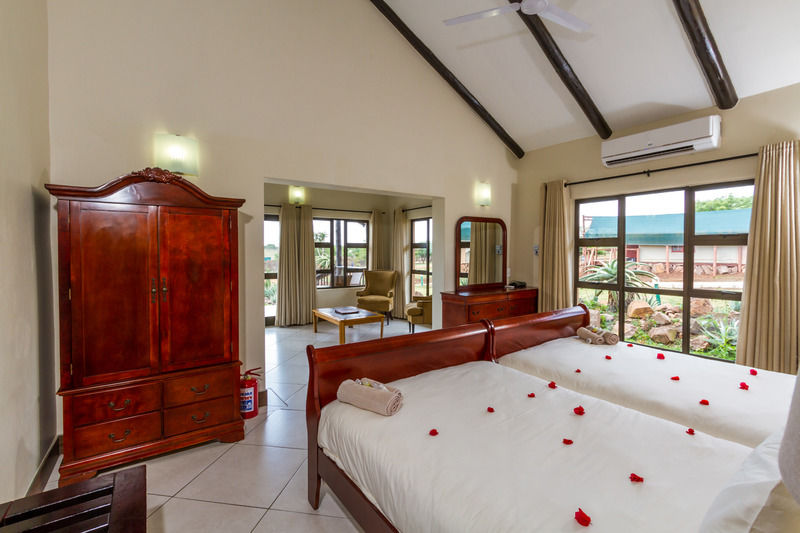 Zulu Nyala Game Lodge Хлухлуве Экстерьер фото